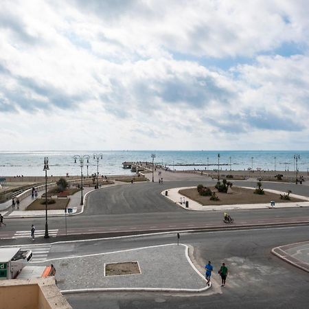 Ostia Holiday Al Pontile Lido di Ostia Exterior foto
